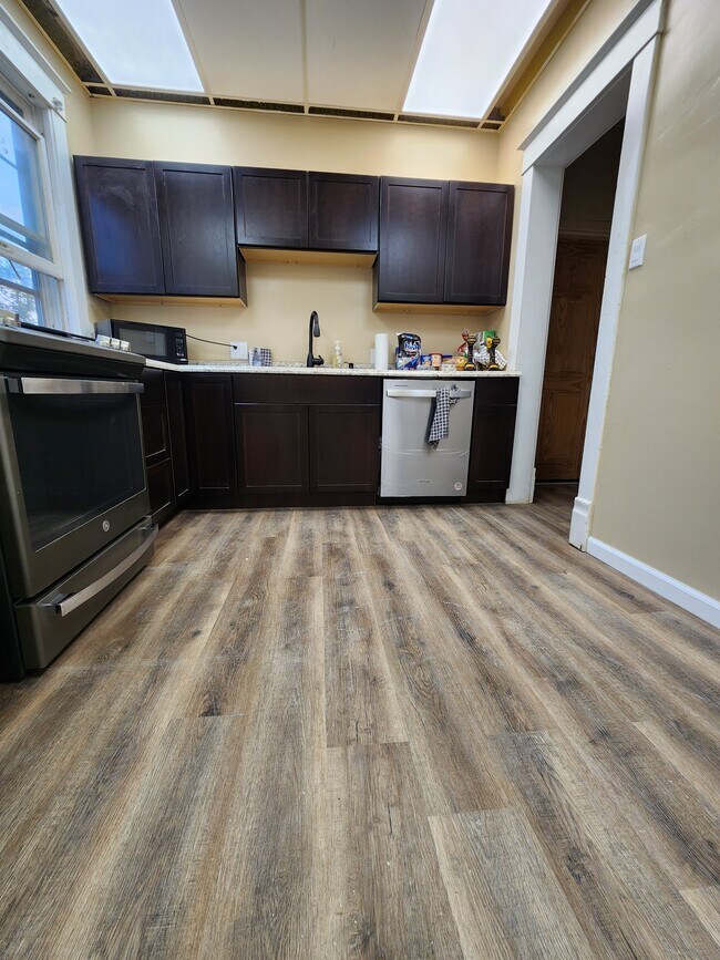 Cocina - 1017 N Elmwood Ave