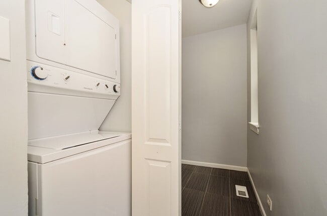 Building Photo - 1642 W Jonquil Terrace