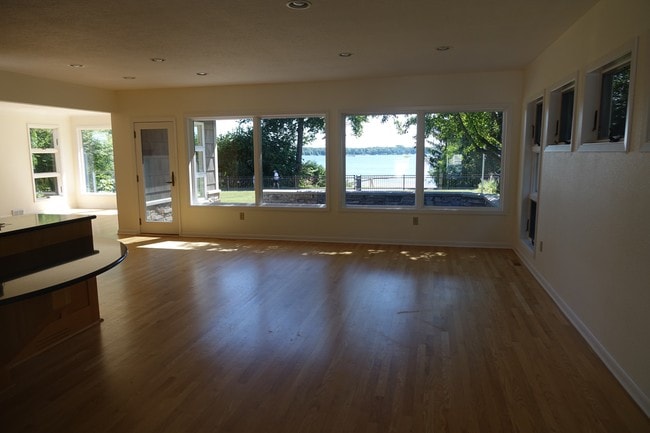 Dining area - 4921 Lake Ave