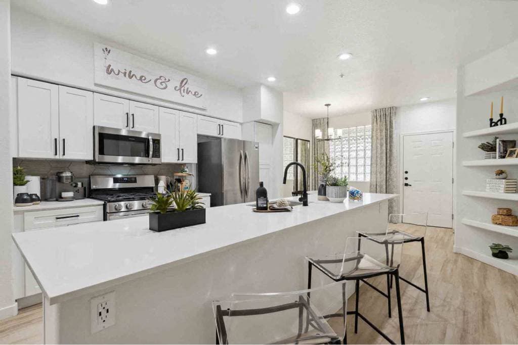 Zone Luxe, Glendale, AZ, Kitchen - Zone Luxe Apartments