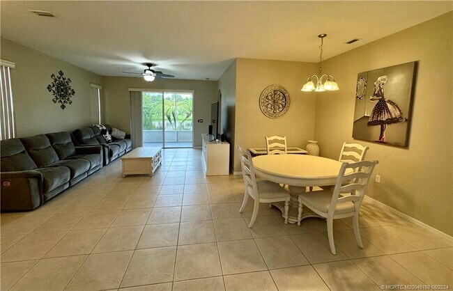 Building Photo - 873 SW Rocky Bayou Terrace