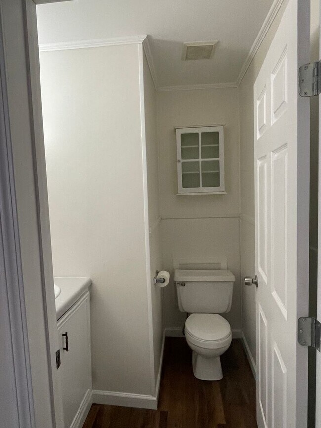 Building Photo - Section 8 Rental!!