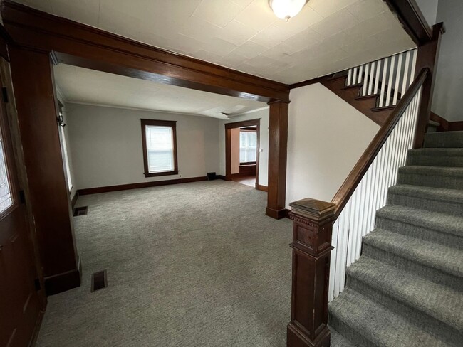 Building Photo - 4 Bedroom Home Near Downtown Goshen