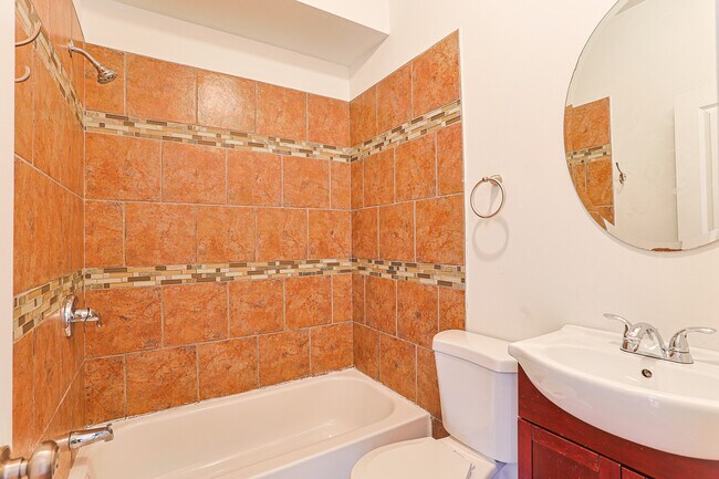 Foto del edificio - 2350 N Park Ave