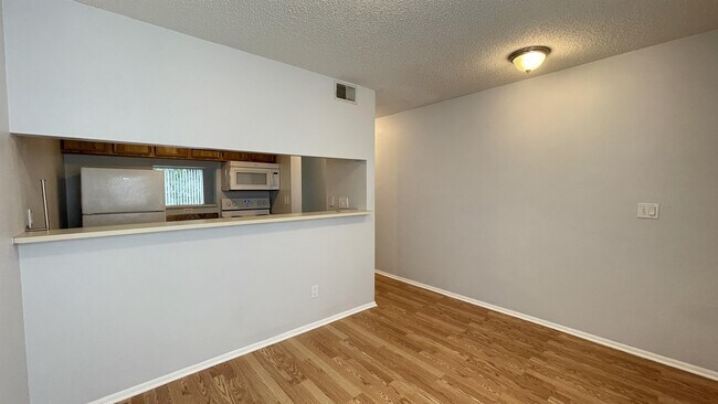 Foto del edificio - 7147 E Bank Dr