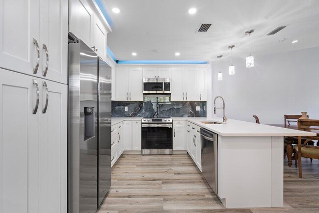 Building Photo - 7722 Tahiti Ln
