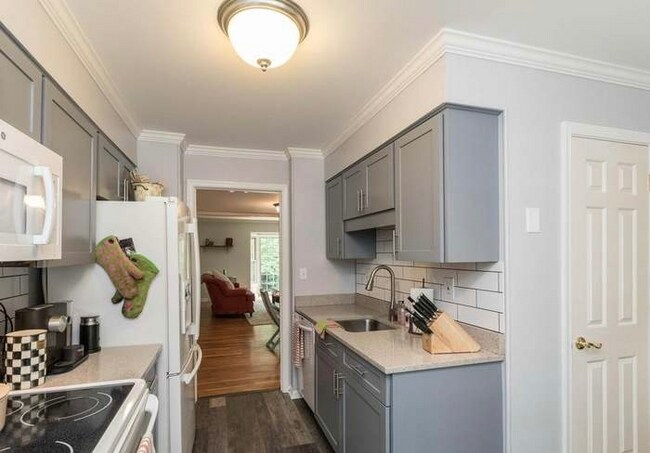 Foto del edificio - 493 Colonial Ridge Ln