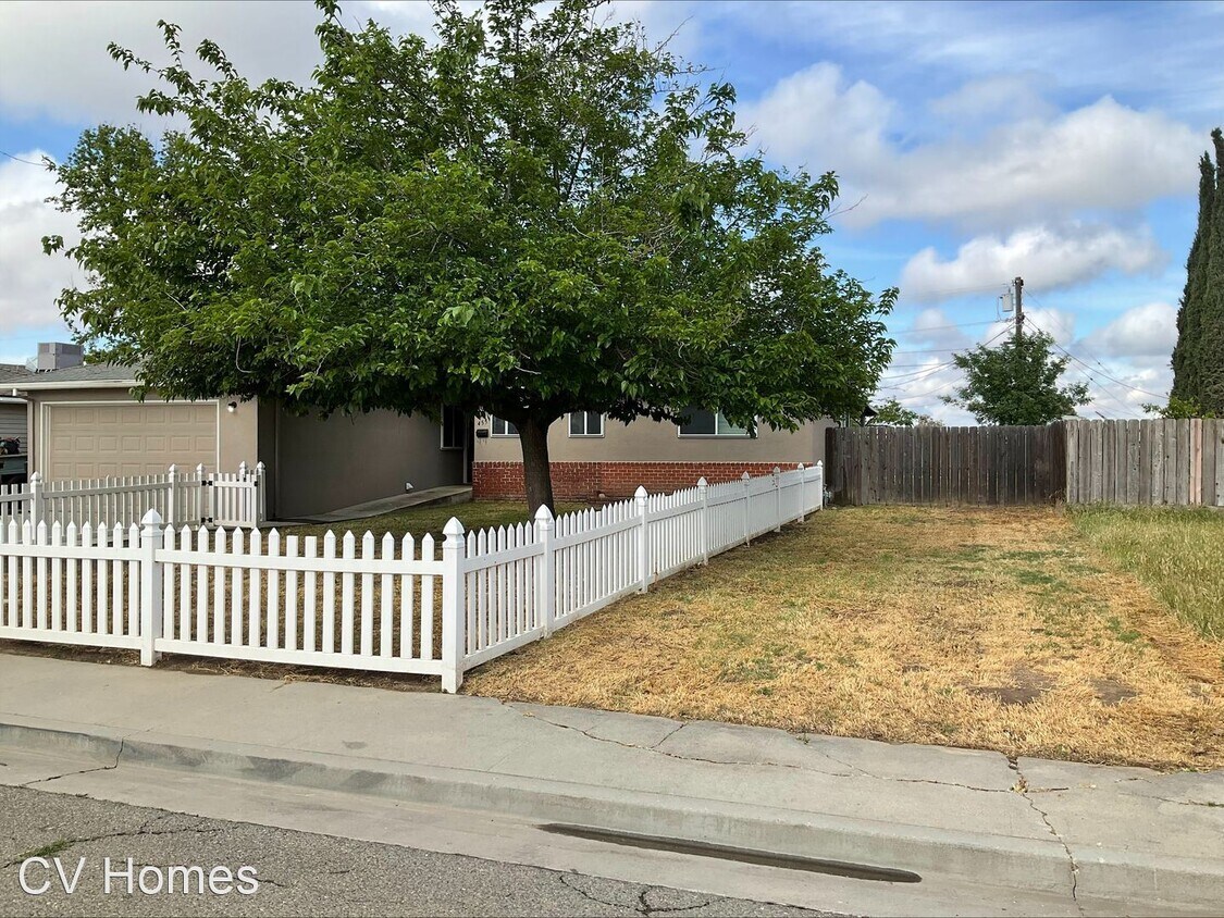 3 br, 2 bath House 455 W. Spring Ln. House Rental in Lemoore, CA