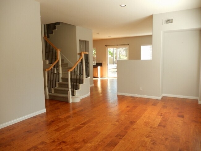 Building Photo - 3 Bed, 3 Bath w/ Office in Highly Desired ...