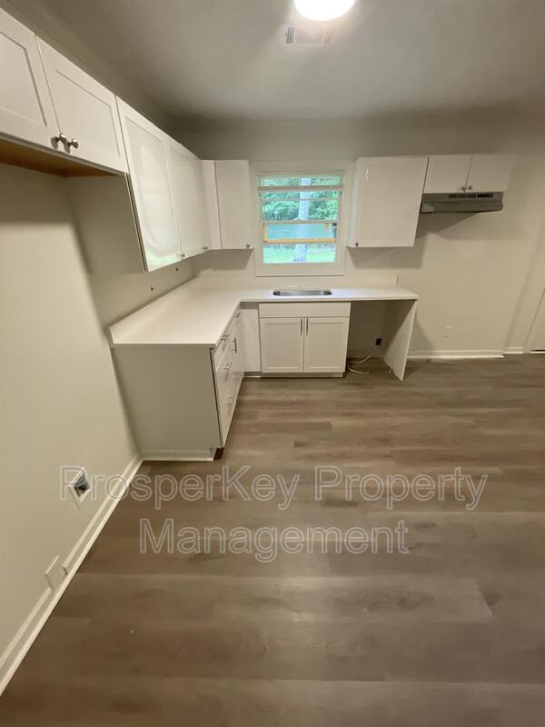 Building Photo - 418 E Northwoods Dr