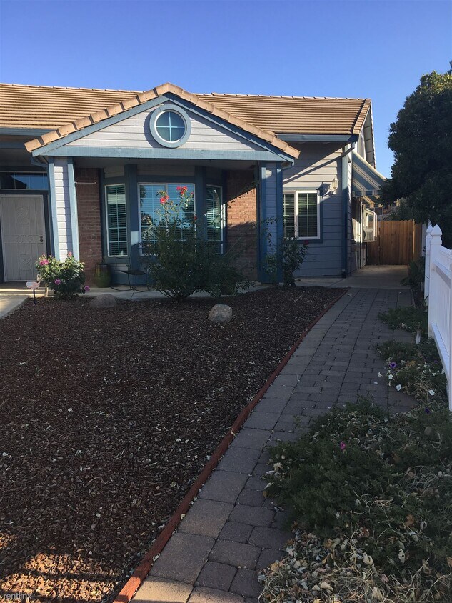 1755 Whiting Ct, Dixon, CA 95620 House Rental in Dixon, CA