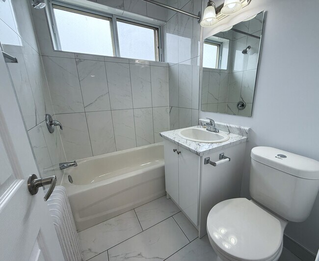 Building Photo - 738 Hager Ave