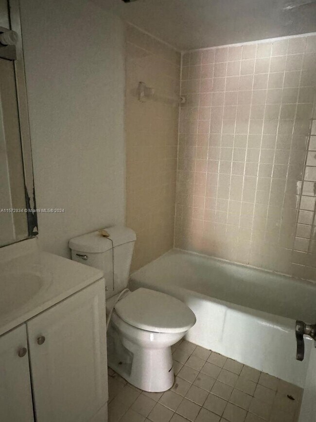 Foto del edificio - 18111 NW 68th Ave
