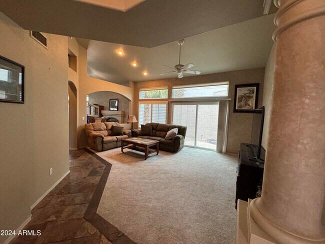 Foto del edificio - 1134 E Amberwood Dr