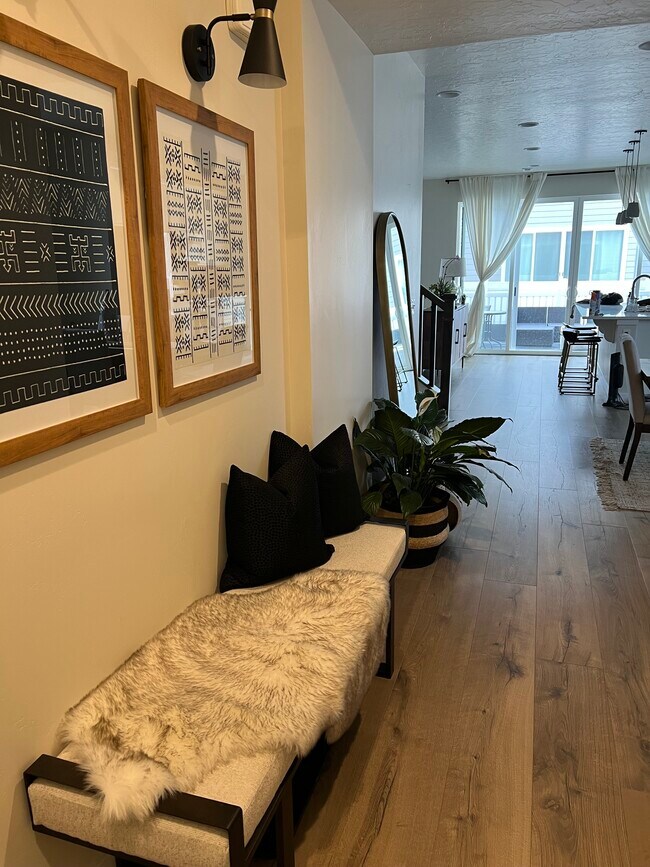Foto del edificio - 991 River Vine Dr