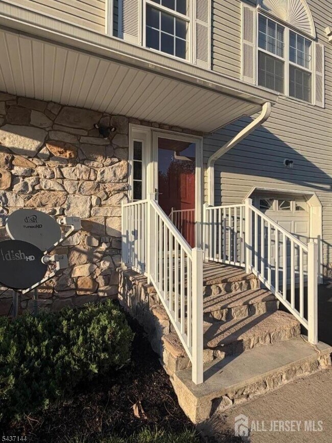 Building Photo - 37 Mindy Dr