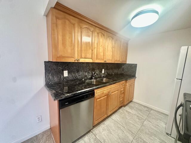 Building Photo - 1067 Cornwall D