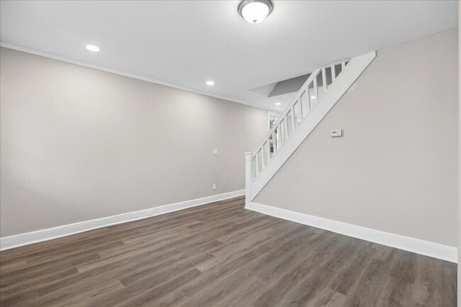 Building Photo - 18 N Sussex St