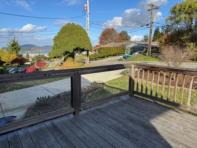 Foto del edificio - 3 Bed, 2 Bath, 2 Livingroom's with VIEW