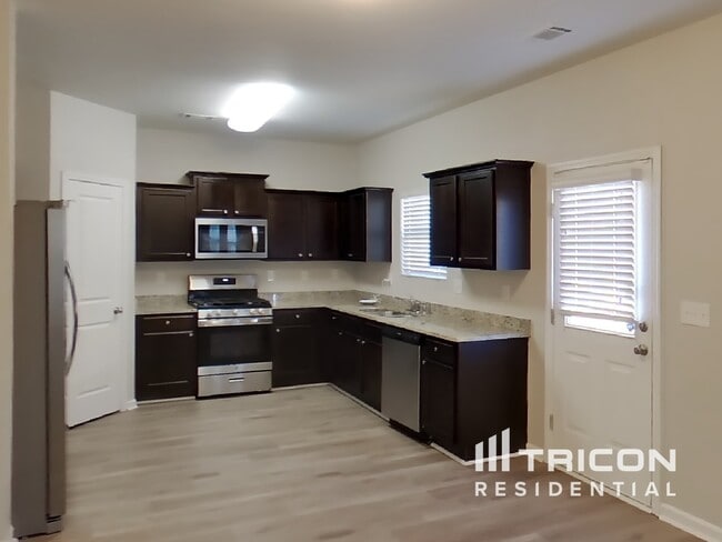 Building Photo - 2362 Clapton Ct