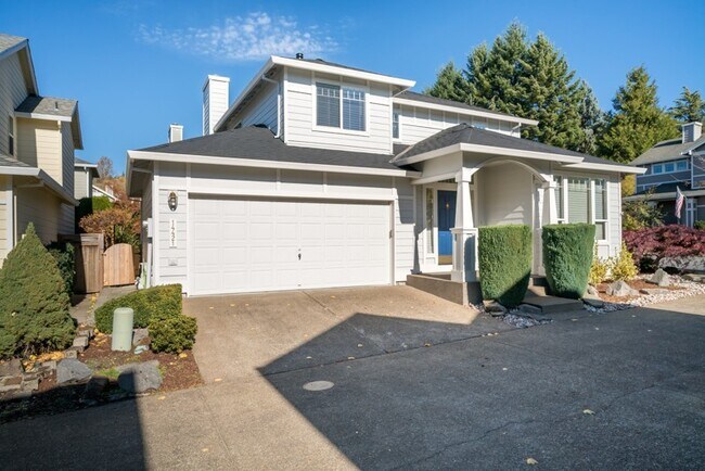 Foto del edificio - Quaint Carman Ridge Home in Lake Oswego