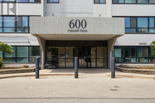 Photo du bâtiment - 600 Grenfell Dr