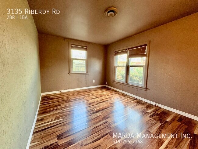 Photo du bâtiment - CHARMING 2 BED/1BATH BUNGALOW W/ POOL + UTILITIES