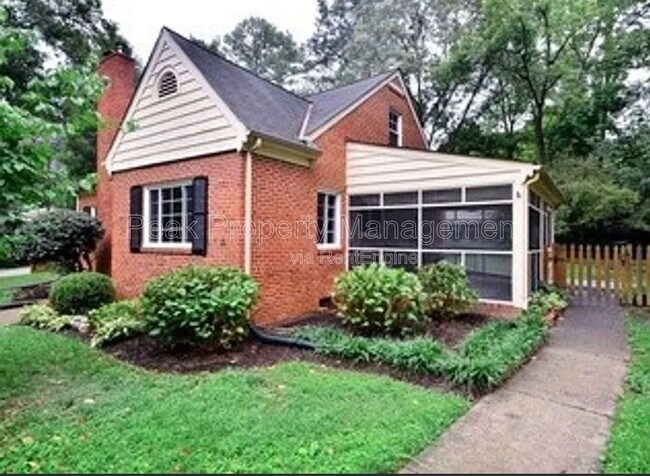 Foto del edificio - 7501 Tanglewood Rd