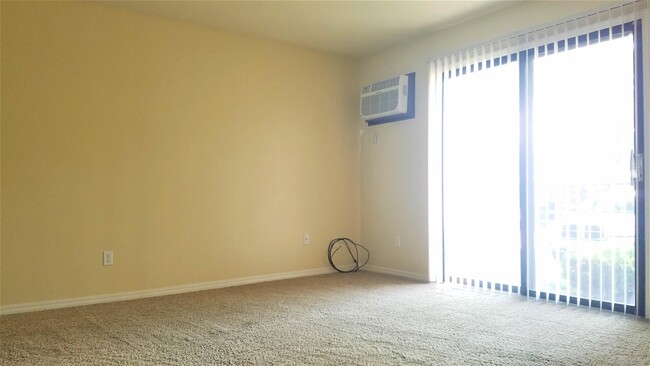 Foto del edificio - 5943 Walnut Cir Dr