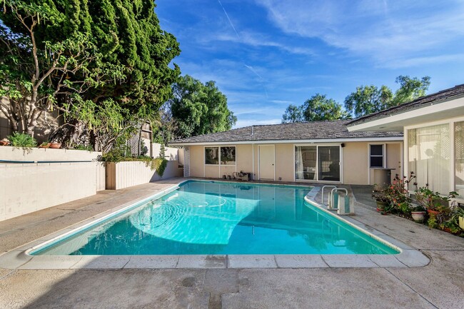 Building Photo - Private Lower Lunada Bay Home