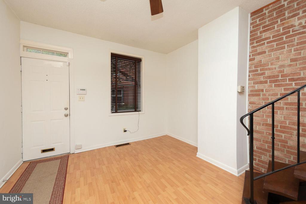 Primary Photo - 1106 Manning St