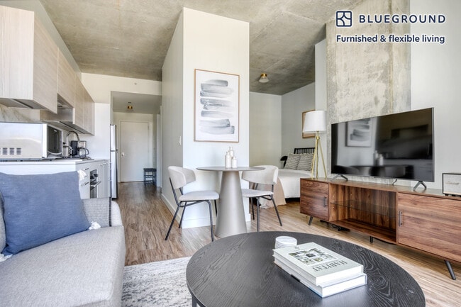 Building Photo - 165 North Des Plaines Street-SI FL8-ID644