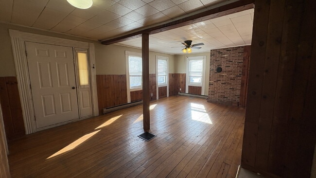 Building Photo - Spacious 1 Bed, 1 Bath Duplex Apartment – Berwick, ME – $1,299/month