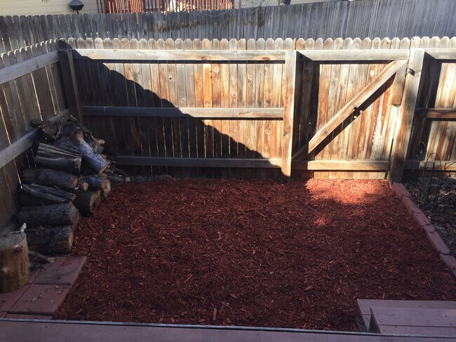 Foto del edificio - 9539 W Coal Mine Ave