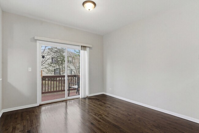 Foto del edificio - 2313 Stoughton Dr