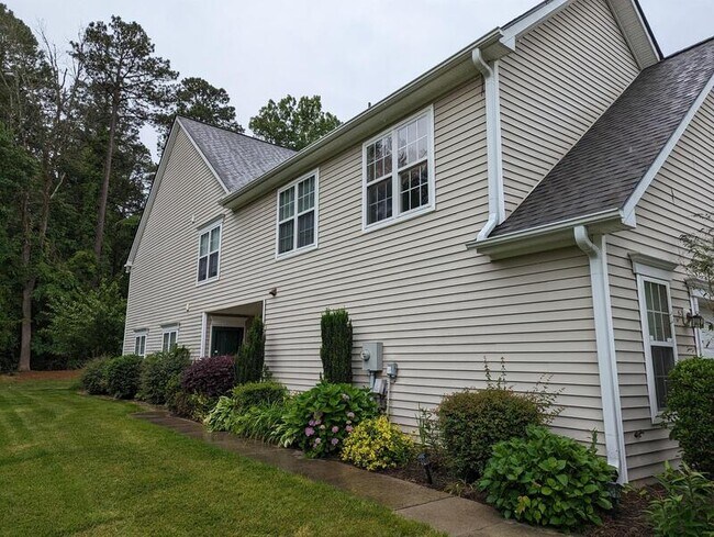 Building Photo - 411 Intern Way