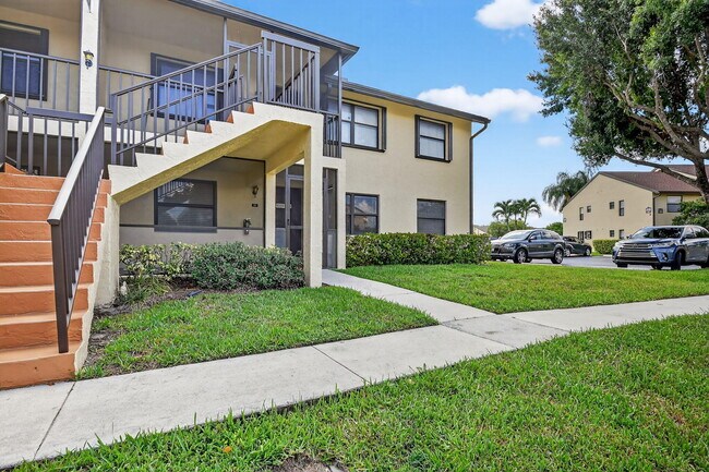 Foto del edificio - 4707 Lucerne Lakes Blvd E