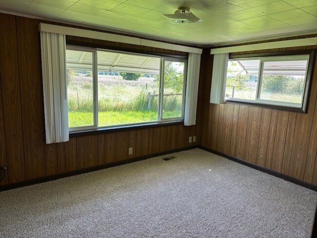 Building Photo - Plenty of Parking and Privacy Just Outside...
