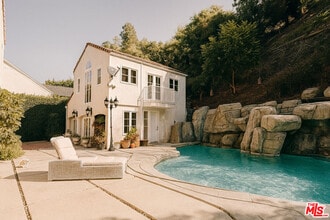 Building Photo - 1174 Coldwater Canyon Dr