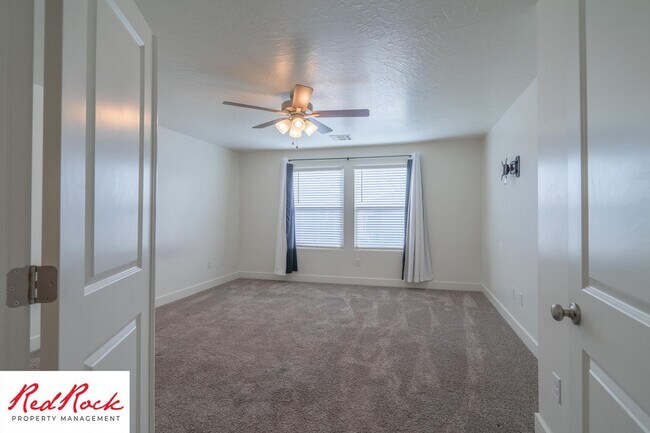 Foto del edificio - Stunning 4 Bedroom Home!
