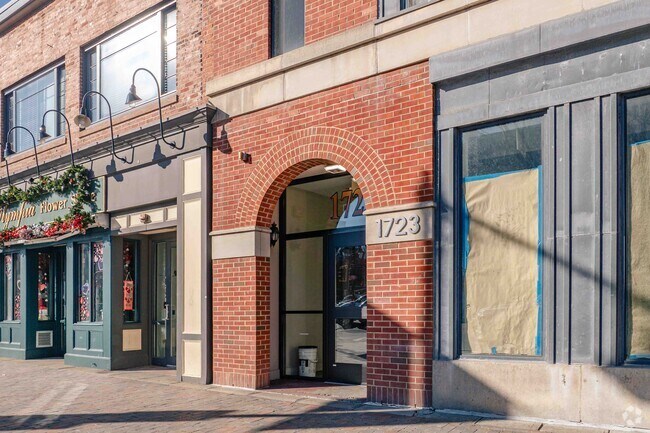 Building Entrance - 1723 Washington St