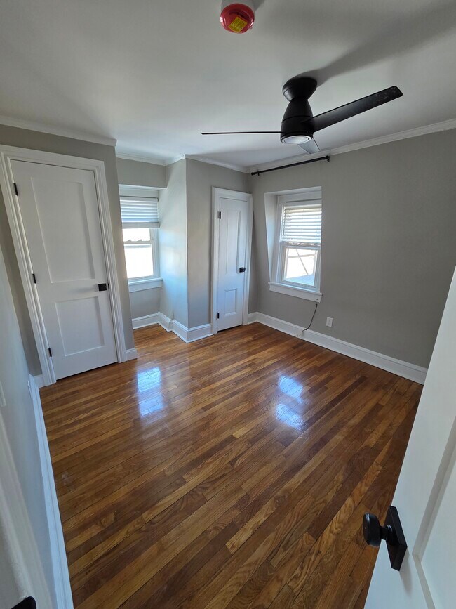 Foto del edificio - 1097 Boston Post Rd