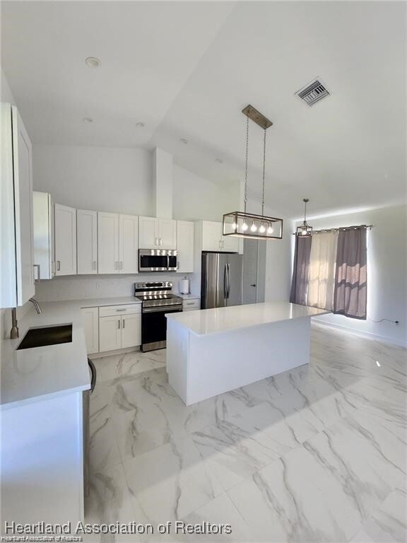 Building Photo - 4983 San Lorenzo Dr