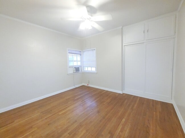 Building Photo - 445 Kelton Ave