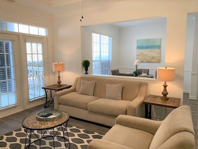 Foto del edificio - 5028 Gardner Dr