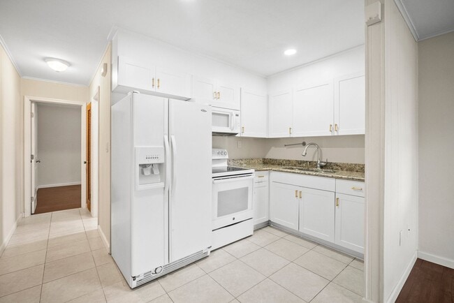 Foto del edificio - ANNUAL RENTAL - 1 Bedroom, 1 Bath Duplex i...