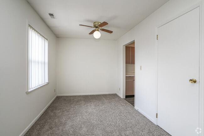 2 BR, 1 BA - Dining Room - Hessel on the Park