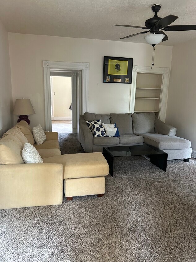 Living room - 257 Yankee Rd