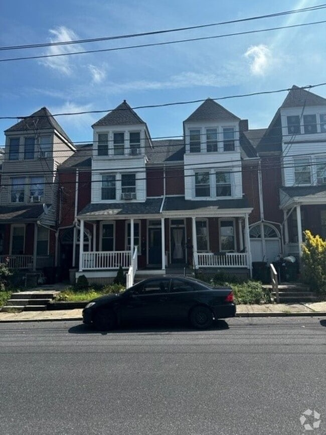Building Photo - 328 New Holland Ave