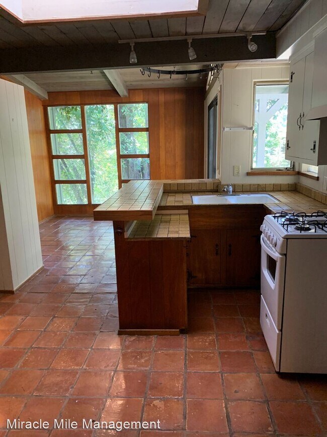 Building Photo - 1030 Meadowsweet Dr